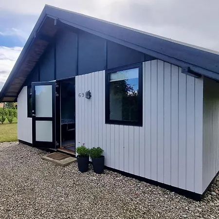 Holiday home Ferienhaus-mit-kamin-grossem-garten-und-strandnaehe *